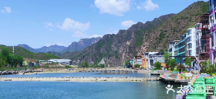 百里峡七彩艺术小镇图片