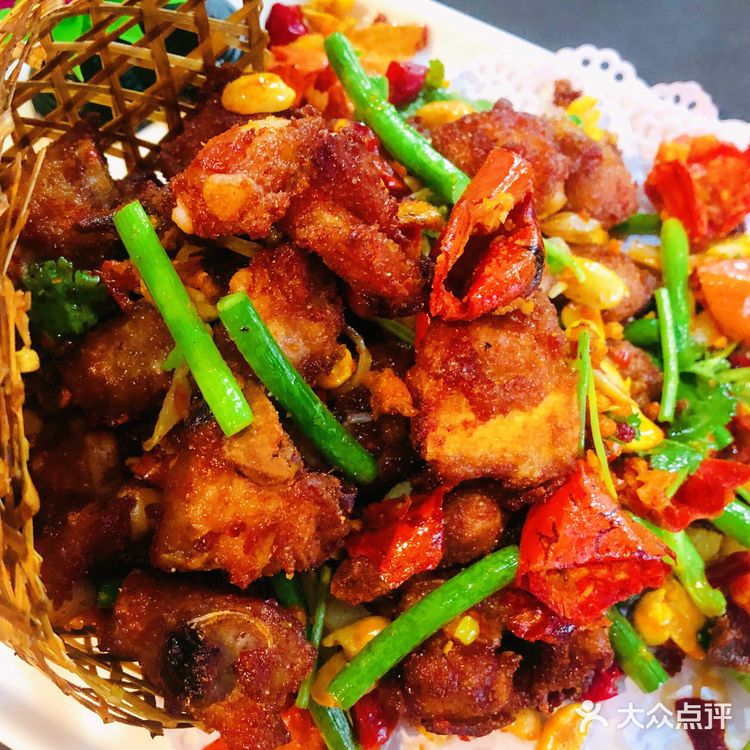 经济实惠，价位也挺亲民，海鲜非常新鲜。环境干净利索