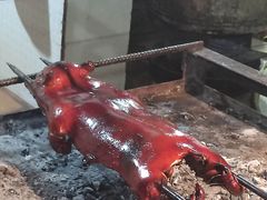 -黄记四更烤乳猪店