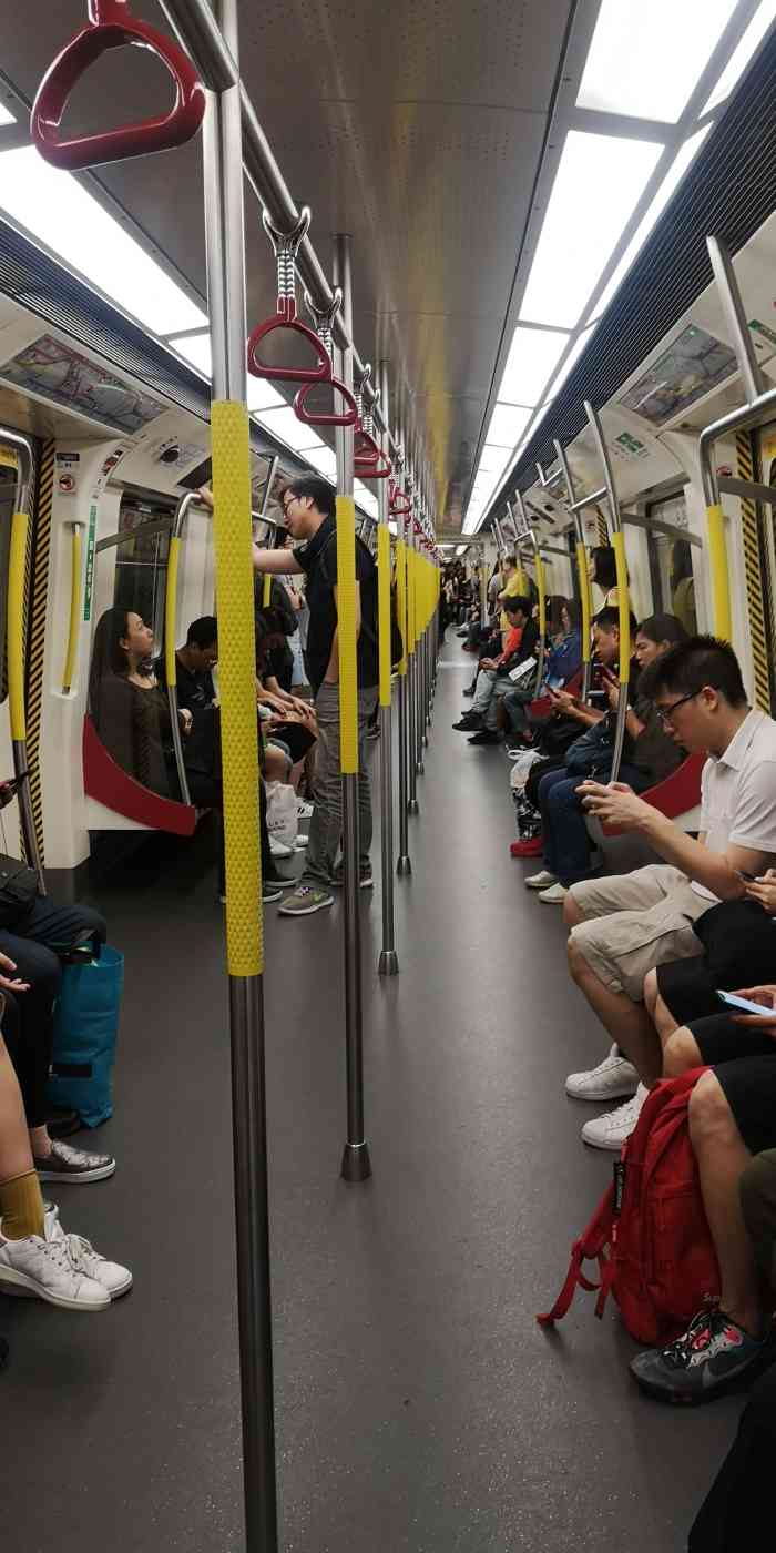 港铁粉岭站-"国庆节路过粉岭地铁站,看到大屏幕上显示有.