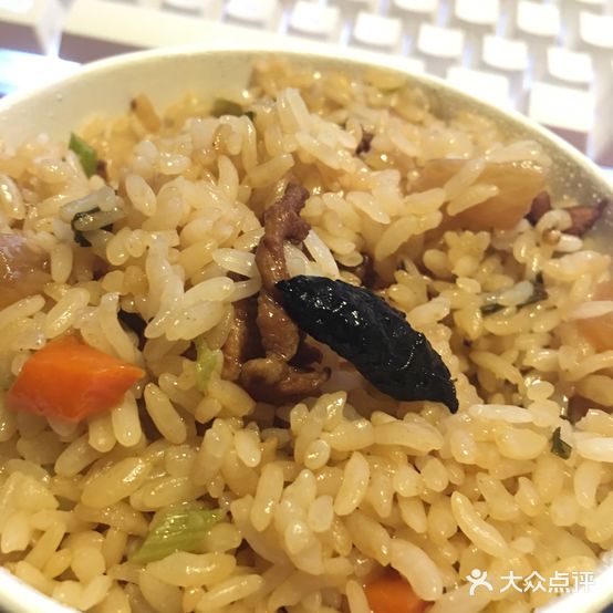 邓记鸡架肉饭(沈家门店)