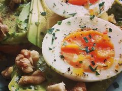 牛油果煮蛋吐司-RAC BAR(安福路店)