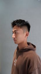 -一家只做男发烫染的店