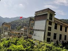 -四川汶川特大地震漩口中学遗址