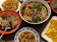 -爆炸头阿姨小四川正宗川味小吃(无任何分店)