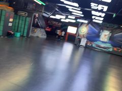 -极限PLAY运动娱乐新世界·团建派对潮玩休闲馆·室内蹦极高空游乐园
