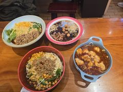 -爆炸头阿姨小四川正宗川味小吃(无任何分店)