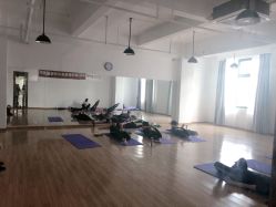 -亚太瑜伽普拉提学院