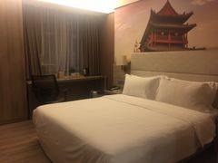 -西安大雁塔科技大学地铁站亚朵酒店