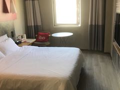 -宜必思酒店(青岛五四广场宁夏路地铁站店)