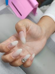 -小黑瓶美甲美睫