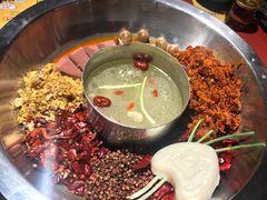 经典谭公红锅-谭鸭血老火锅(龙湖宝山天街店)