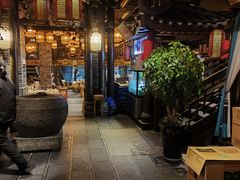 -帅巴人舅母子腊蹄民俗村