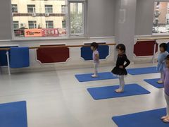 -艺彩童馨舞蹈培训学校(西湖道校区)