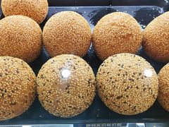 黑洋酥大麻团-白玉兰食品(中山公园龙之梦店)