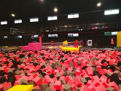 -嘿哟动霸CHUA·新潮玩运动娱乐中心·蹦床滑冰团建乐园