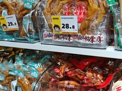 -咻啵翔翔零食基地(万达广场店)