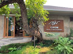 -Chom Cafe and Restaurant