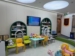 -瑞尔齿科(南京东路名人诊所)