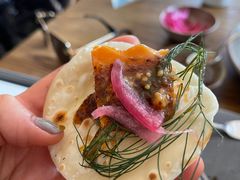 烟熏三文鱼配烤饺子皮和芥末籽酱-BOR Eatery(安福路店)