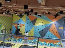 -反弹蹦床公园·运动乐园·团建·亲子派对(深圳观澜湖店)