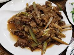 葱爆羊肉-聚京源餐厅