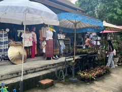 -Chom Cafe and Restaurant