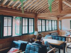 靠窗位-新月集庭院咖啡馆(老邮局店)