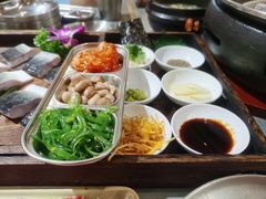 -围炉肉舍•炭烤活鳗•丹东海鲜烤肉(步行街店)