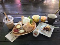 -莓园冰淇淋店