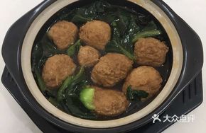 Braised Pork Meatballs in Clay Pot