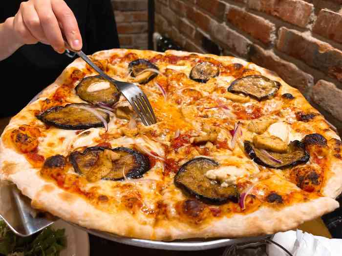 布鲁克林西餐酒吧brooklyn-"非常好,披萨上面内容可以自己点,很不错.