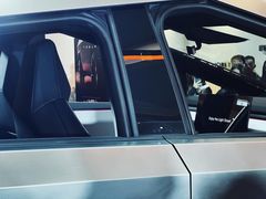 -TESLA 特斯拉(上海太古汇体验店)