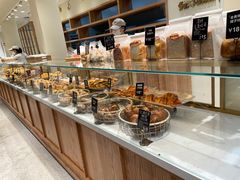 面包甜点陈列柜-分子跳动鲜活面包(五一大道店)
