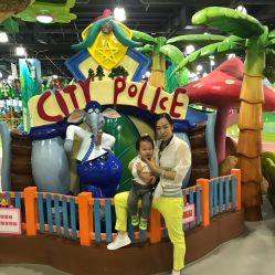 -维佳童话镇演出现场(徐东店)