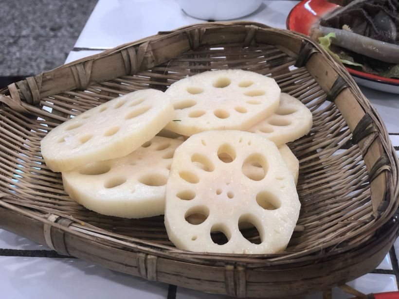 唯一就是菜品的分量,相比一般的火锅店来说确实有点袖珍,基本都是两份