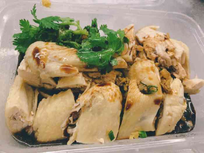 打分 白斩鸡还是那么嫩滑,酱油味道也配得不错,美中