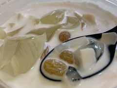 -志龙皇冠吃货椰子铺