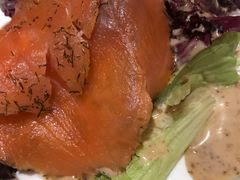 烟熏三文鱼色拉-YUE·6·西式融合餐厅(外滩六号店)