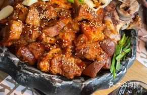 Pig Trotter Rice Platter