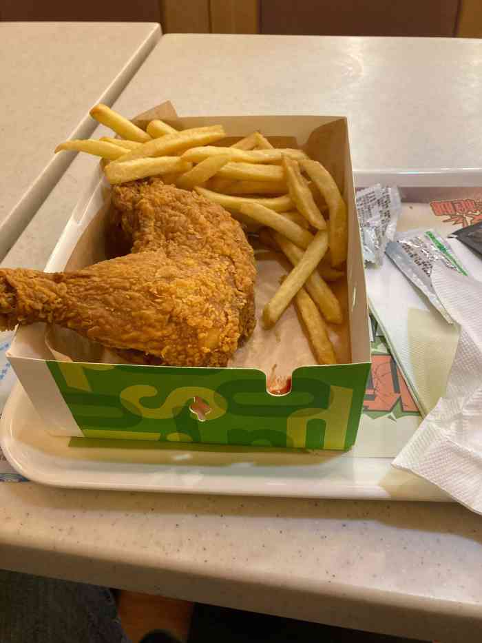 19:07打分德克士算是相对比较冷门的西餐连锁店,貌似在市中心比较少