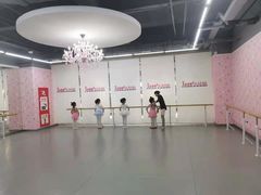 -Isee灰姑娘国际儿童艺术中心(证大·大拇指广场店)