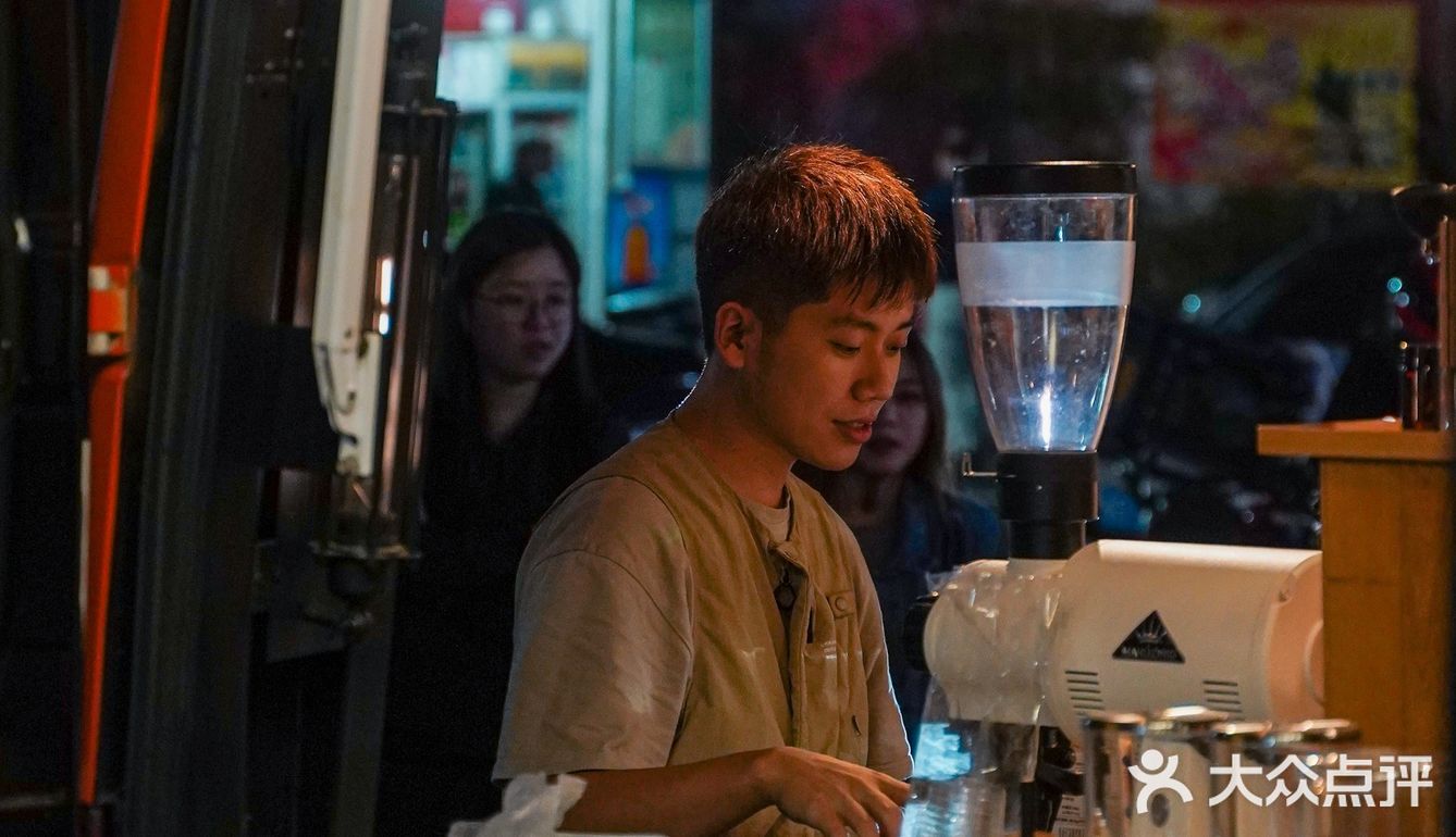 汕头探店 | 公路咖啡🟧帅气小哥在线拉花