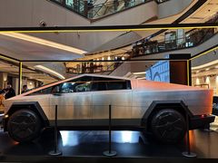 -TESLA 特斯拉(上海太古汇体验店)