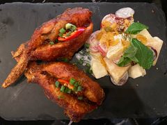 鸡翅包饭配水果色拉-Let's Taipei 非常烘焙(太古里店)