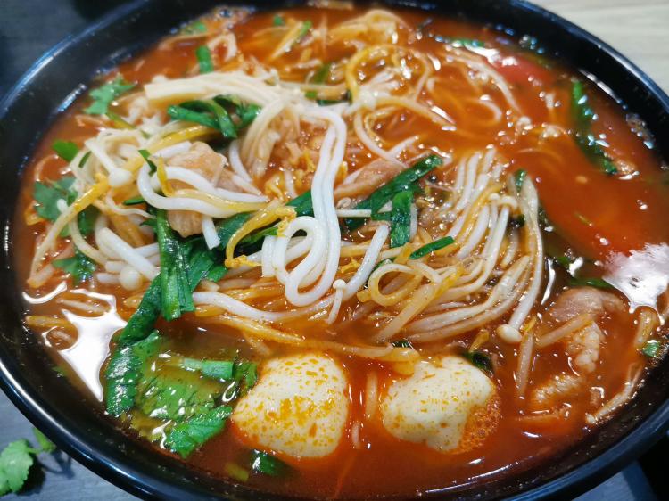 肥锅港式炸酱米线(靖江店)-"搜索了大众点评后,看着还行去的,点了一份