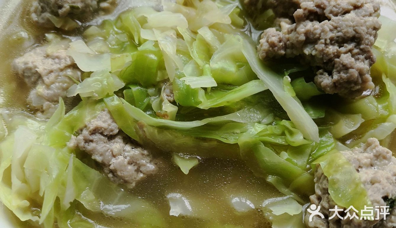 牛心菜搭配自制鲜肉小丸子，简单容易做