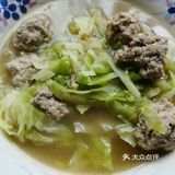 牛心菜搭配自制鲜肉小丸子，简单容易做