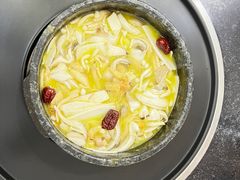 -南渝食府.墨脱石锅松茸鸡