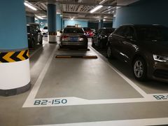 -皇庭广场-地下停车场